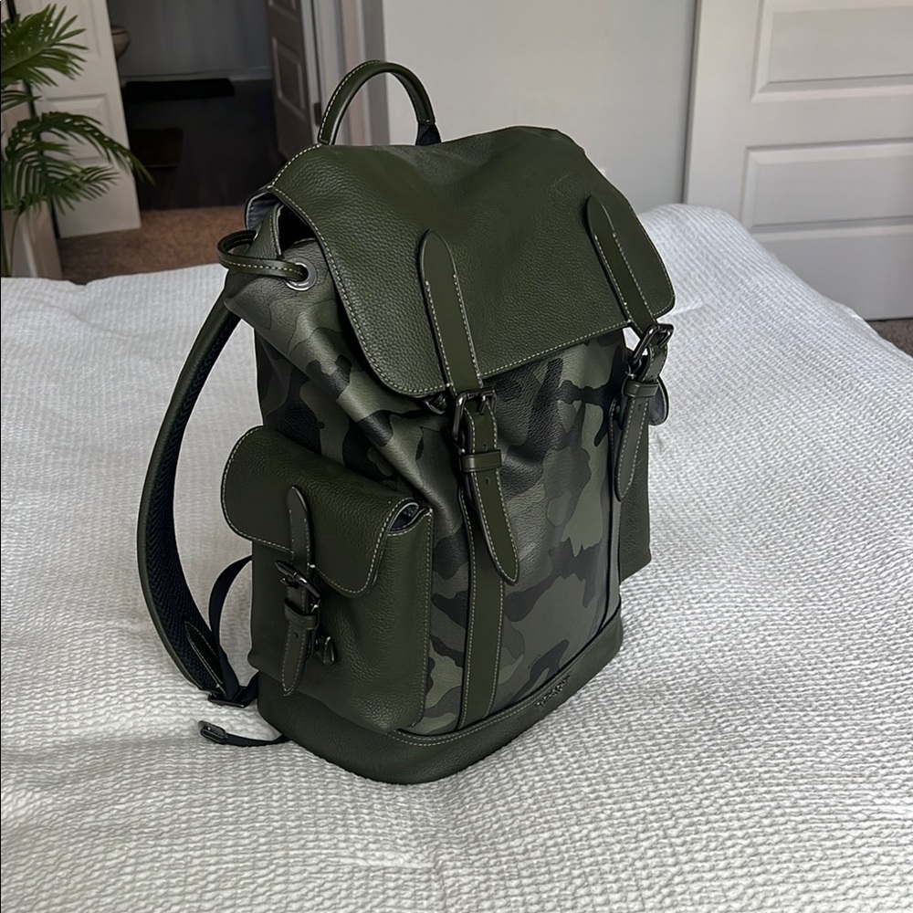 Men's Green Camouflage Backpack